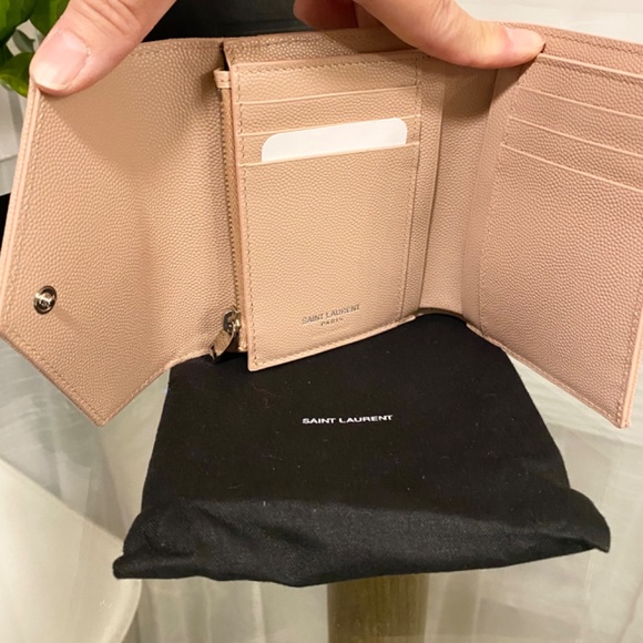 Authentic brand new YSL tri-folds wallet in pale pink - Picture 4 of 5
